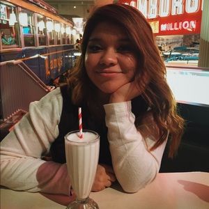 Meet your Posher, Yessica